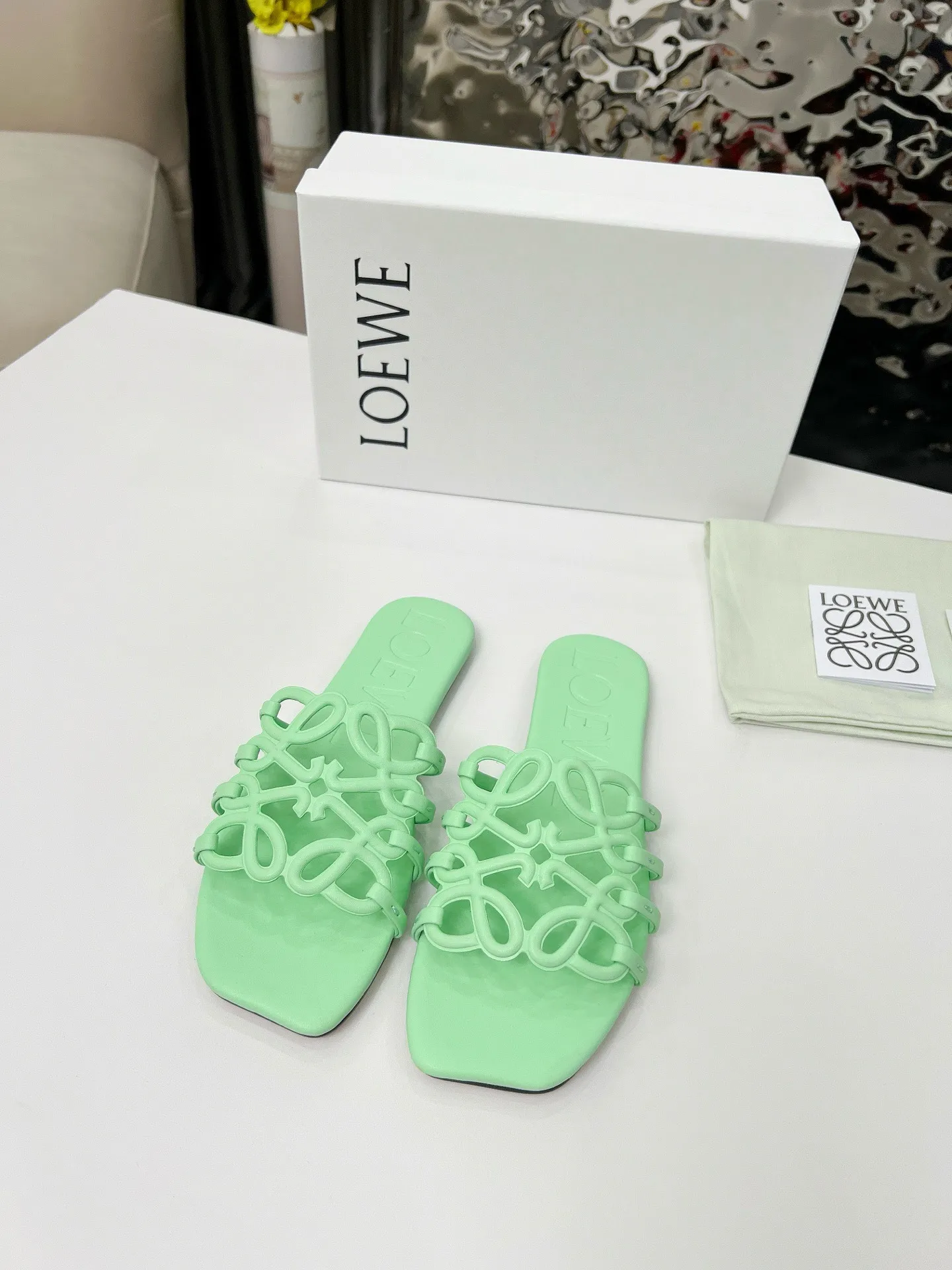 👟👟Ex-factory price 340👟👟 Genuine leather sole +40 LOEWE2025SS summer limited-edition hollow slippers, really easy to wear! ! ! Really highly recommended to all little fairies. Like a rubber sole. Genuine leather sole. 35-43